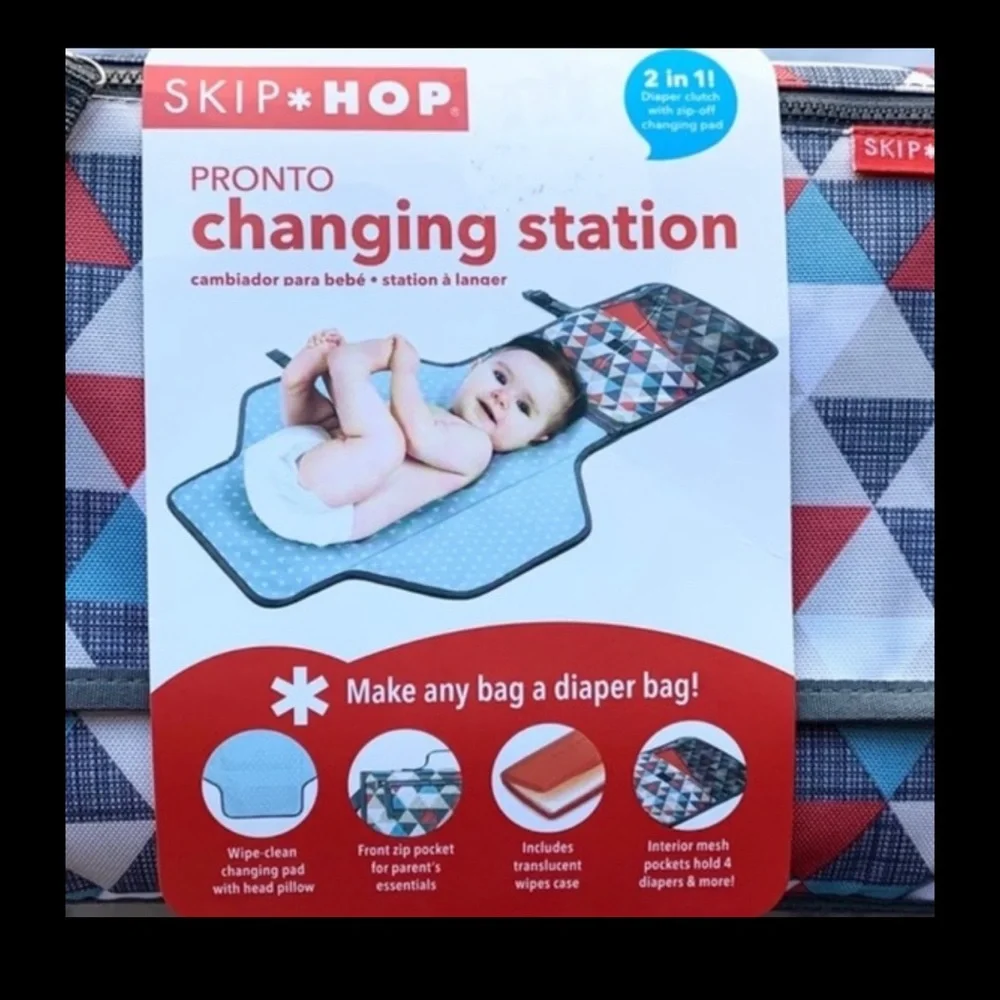Skip Hop Pronto Baby Changing Station Portable Wristlet Triangle pattern